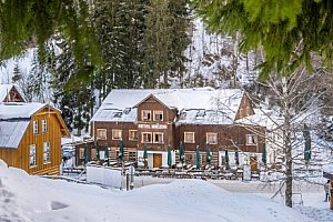 Pec pod Sněžkou 900 m od svahu v Hotelu Hvězda *** s polopenzí + welcome drink, úschovna lyží a dětský koutek