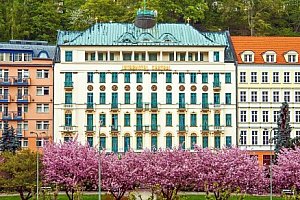 Karlovy Vary: Luxusní Interhotel Central **** s polopenzí, bazénem a vířivkou neomezeně + procedury a vyžití