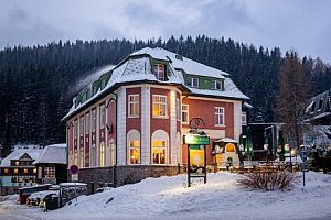 Krkonoše u sjezdovky: Pec pod Sněžkou v Hotelu Hořec **** se snídaní, vstupem do sauny a welcome drinkem