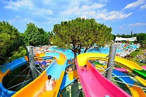Gardské jezero v plážovém kempu Camping Bella Italia s polopenzí + aquapark a bohaté vyžití pro celou rodinu