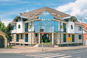 Maďarsko: Győr ve 3* budově Hotelu Kálvária se snídaní nebo polopenzí, vířivkou a 2 saunami + vstup do zoo