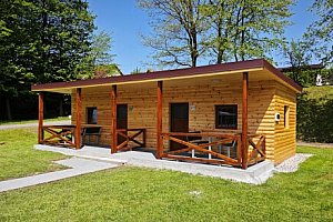 Beskydy nedaleko Stezky Valaška a ski areálů: Pobyt v chatce v Campingu Rožnov pod Radhoštěm + snídaně