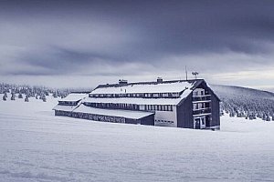 Pobyt v obklopení skiareálu mezi Špindlerovým Mlýnem a Pecí pod Sněžkou ve Dvorské Boudě s chutnou polopenzí