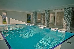 Polsko u mořské promenády a jezera: Mielno Holiday Apartments s polopenzí + wellness, herna, dětský koutek