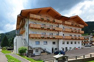 Dolomity a údolí Val de Fassa v Park Hotelu Avisio **** s polopenzí, wellness, zapůjčením kol a slevami