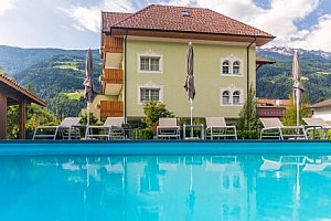 Tyrolské údolí Val Venosta u Merana: Wohlfühlhotel Mei Auszeit *** s polopenzí + slaný bazén, 4 sauny a drink