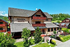 Slovensko jen 3,5 km od termálů Bešeňová: Penzion Motýl *** s polopenzí, venkovním bazénem a saunami + slevy