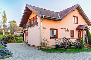 Vysoké Tatry a NP Slovenský ráj: Vrbov v Penzionu Limbový dvor se snídaní a vstupem do termálních lázní + víno