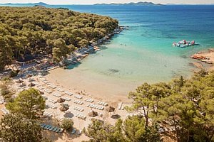 Chorvatsko v bungalovu v Pine Beach Resortu Pakoštane *** + plná penze, vodní atrakce, lehátka a další vyžití