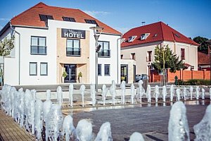 Sárvár v blízkosti termálních lázní: Hotel Viktória Sárvár ***+ se snídaní či polopenzí a neomezeným wellness