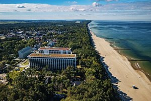 Přímořské letovisko Pobierowo přímo u pláže v Pinea Resortu s polopenzí a neomezeným wellness se 4 saunami 
