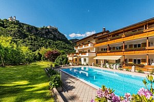 Údolí Eisacktal blízko Brixenu: Pobyt v Hotelu Bischofhof *** se snídaní + venkovní bazén, vířivka a 2 sauny