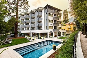 Merano v Jižním Tyrolsku: Pobyt ve Flora Hotel & Suites *** se snídaní a venkovním bazénem + dětské hřiště