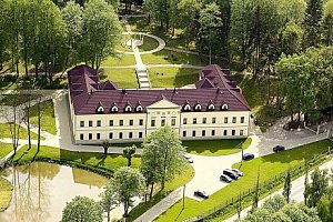 CHKO Slavkovský les: Pobyt na Zámku Kamenný Dvůr s gurmánskou polopenzí a neomezeným wellness se 4 saunami