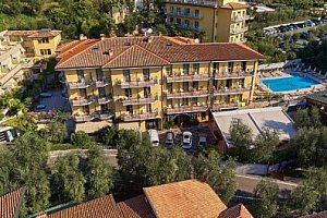 Slunné Limone sul Garda v Hotelu Florida *** se snídaní či polopenzí, bazénem a ochutnávkou + výlet lodí