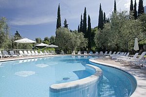 Dovolená přímo u jezera Garda v Hotelu Rely *** se snídaní nebo polopenzí, bazénem, výletem lodí a degustací