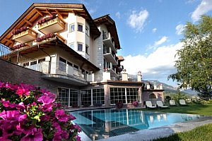 Val di Fiemme a Dolomity ve 4* Hotelu Lagorai Panoramic Resort: Polopenze, bazény, sauny a zábava pro děti