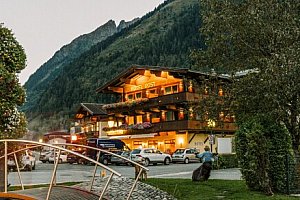 Ledovce, jezera a NP Vysoké Taury v Hotelu Post Fusch *** + snídaně nebo polopenze, wellness, hřiště a slevy