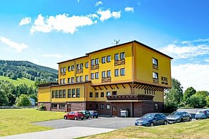 Pobyt v srdci Jeseníků: Hotel Zlatý Chlum *** se snídaní/polopenzí, privátním wellness a drinkem + dítě zdarma