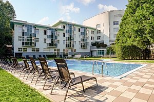 Morava: Přerov v Hotelu JANA Congress & Wellness se snídaní/polopenzí a wellness (bazén, vířivka, sauny, páry)