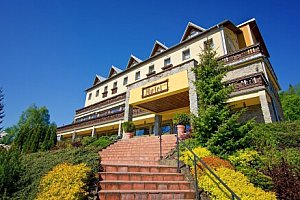Kysucké Beskydy: Pobyt v Hotelu Husárik **** se snídaní či polopenzí a neomezeným vstupem do jeskynního bazénu