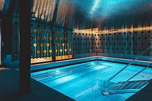 Rakousko u legendárního jezera: The Gast House Zell am See se snídaní a luxusním wellness s bazénem a saunami