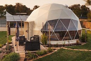 Luxusní glamping v Maďarsku jen 6 km od lázní: Villa Wisdome se vstupem do termálů + sauna, vířivka a kola