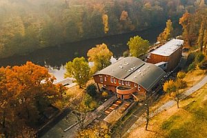 Historická Kadaň blízko hradu i kláštera: Hotel Split **** přímo na břehu řeky Ohře se snídaní a wellness