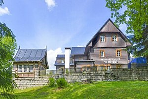 Špindlerův Mlýn v Hotelu Tři růže ***+ s polopenzí a finskou saunou + vstup do bazénů/bobová dráha a vyžití