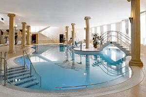 Karlovy Vary ve vile 4* Spa Resort komplexu Bristol Royal se snídaní nebo polopenzí a neomezeným wellness
