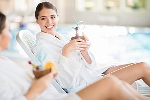 Pobyt v Karlových Varech s až 4 procedurami: Spa Hotel Schlosspark **** s polopenzí, bazénem, saunou a fitness