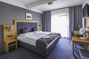 Jižní Morava: Hustopeče u mandloňových sadů v Hotelu Rustikal *** se snídaní nebo polopenzí + degustace vína