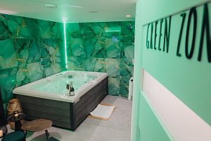 180 minut jen pro vás: luxusní privátní wellness s vířivkou v Praze + drink