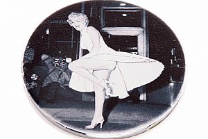 Kapesní kulaté zrcátko Marilyn Monroe Dance kovové