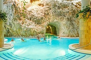 Miskolc v hotelu Öreg **** s polopenzí, saunami a vstupem do jeskynních lázní