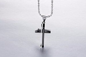 Ziskoun řetízek s přívěskem kříže v černo stříbrném provedení z chirurgické oceli PN000106 Barva: Černá