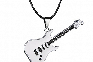 3D náhrdelník s přívěskem kytary z chirurgické oceli na provázkovém řetízku PN0000157 Barva: Stříbrná