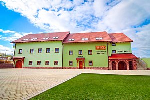 Jižní Morava v moderním Penzionu Čičina s řízenou degustací vín a polopenzí