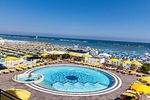 Itálie: Hotel David *** na 6 dní s plnou penzí a bazénem jen pár kroků od moře