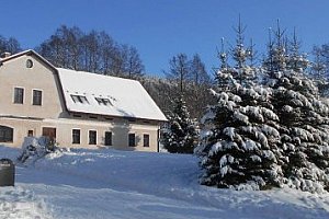 Silvestr v Krkonoších v penzionu Vápenka u Pece pod Sněžkou. 5 nocí plných lyžování, wellness a oslav.