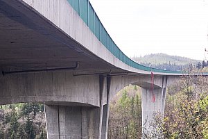 Bungee seskok z nejvyššího mostu v ČR