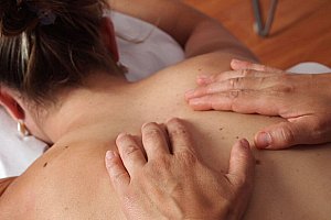 Hloubková masáž pro odstranění svalové bolesti