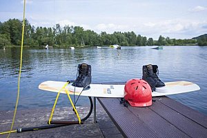 Wakeboarding - prkno na vodě