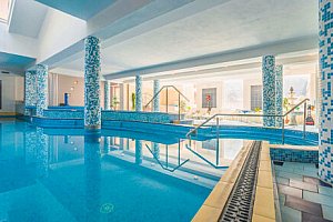 Seniorský relaxační pobyt: Trenčianske Teplice ve Vile Anna **** s polopenzí, wellness a bazénem Grand