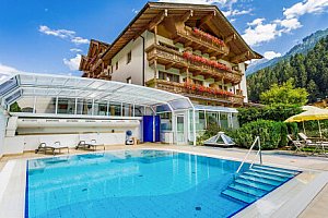 Rakouské Alpy v Hotelu Gutshof Zillertal **** s wellness, bazénem, ​​půjčením kola a polopenzí