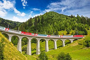 Výlet do Švýcarska s projížďkou vlakem Bernina Express mezi alpskými velikány pro JEDNOHO