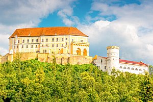Tajemný Moravský kras: pobyt u zámku Letovice v Hotelu Dermot *** s chutnou polopenzí