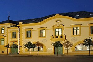 3 dny pro DVA s polopenzí v Pivovarském HOTELU s návštěvou Květné zahrady v Kroměříži