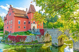 Česká Kanada: Penzion Zlatovláska s polopenzí, láhví sektu a vstupem na zámek Červená Lhota (1 km)