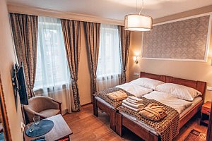 Karlovy Vary v blízkosti kolonád luxusně: Hotel Star **** s koupelí, saunou, masáží a snídaněmi